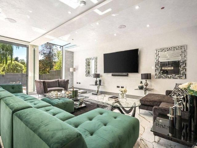 5 bedroom detached house to rent