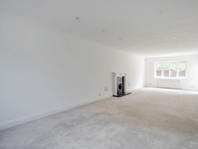 5 bedroom detached house to rent