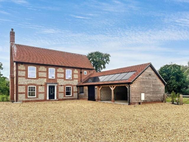 5 bedroom detached house to rent