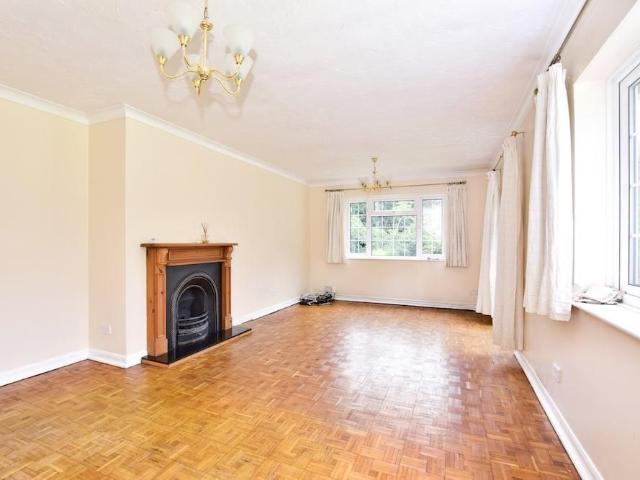 5 bedroom detached house to rent