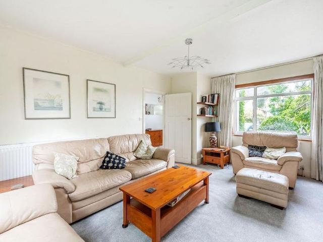 5 bedroom detached house to rent