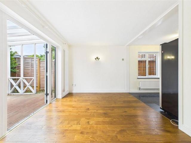 5 bedroom detached house to rent