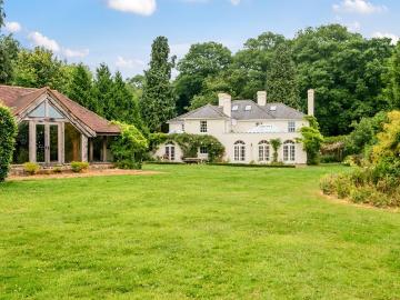 5 bedroom detached house to rent