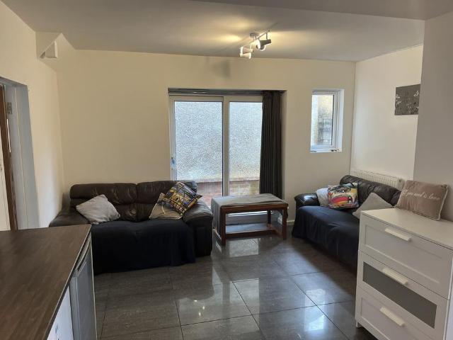 5 bedroom detached house to rent