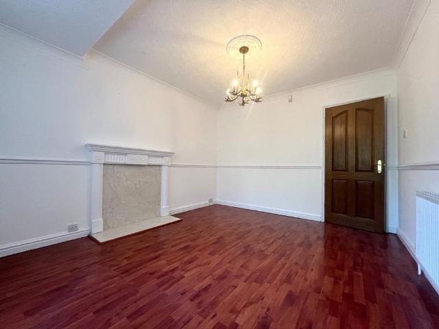 5 bedroom detached house to rent