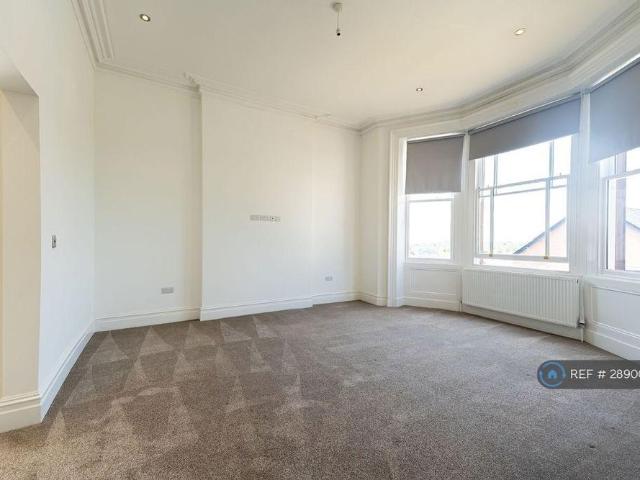 5 bedroom detached house to rent