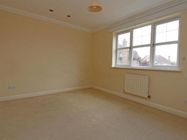 5 bedroom detached house to rent