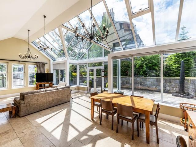 5 bedroom detached house to rent