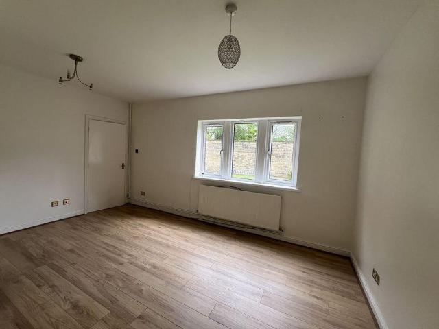 5 bedroom detached house to rent