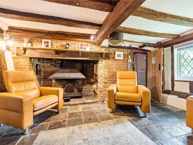 5 bedroom detached house to rent