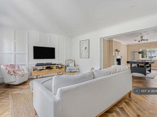 5 bedroom detached house to rent