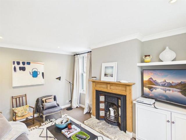 5 bedroom detached house to rent