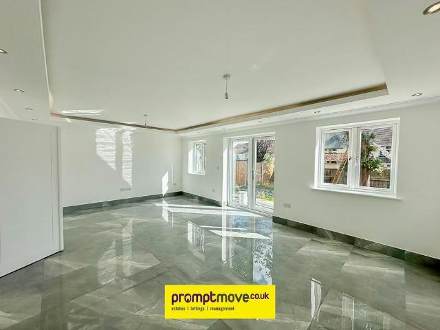 5 bedroom detached house to rent