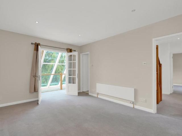 5 bedroom detached house to rent