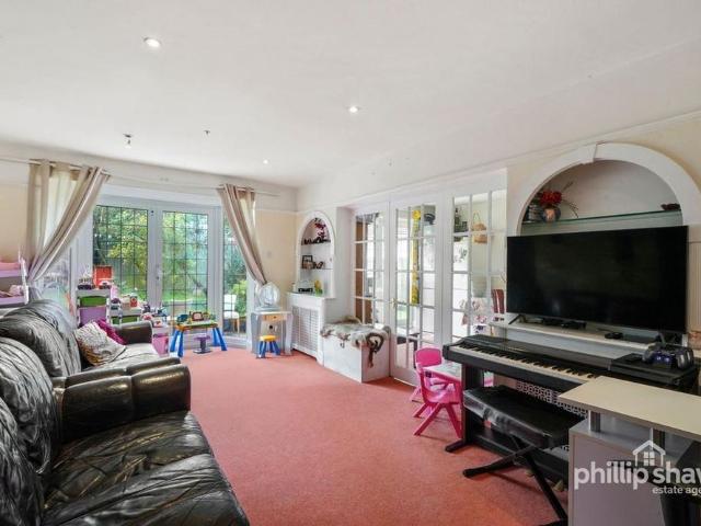 5 bedroom detached house to rent