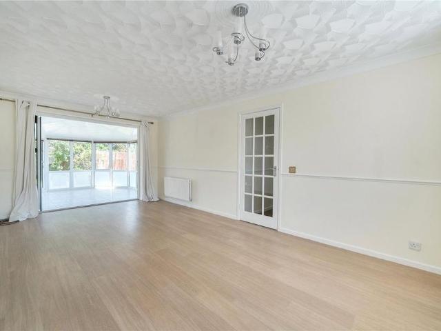 5 bedroom detached house to rent
