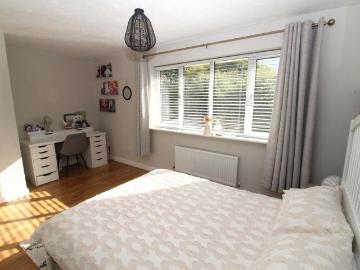5 bedroom detached house to rent