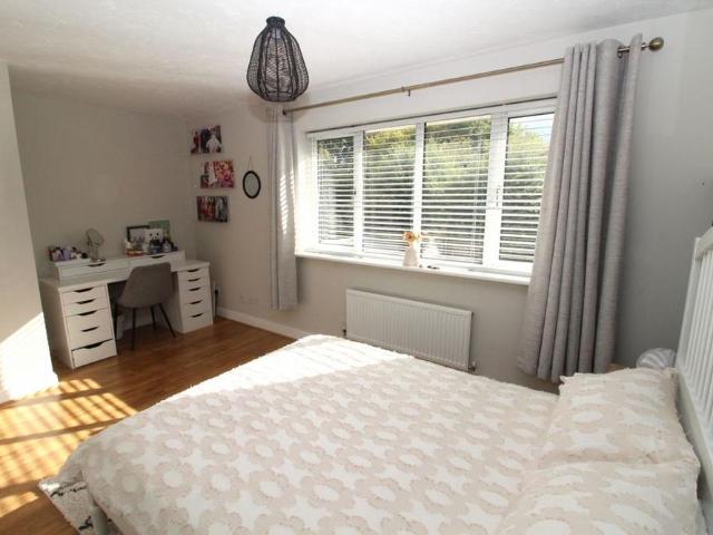 5 bedroom detached house to rent