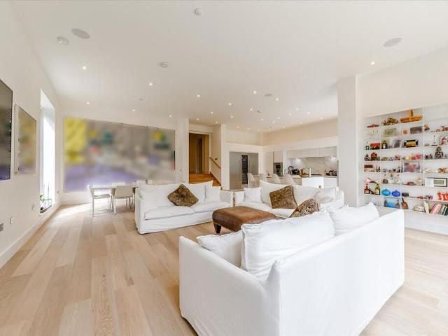 5 bedroom detached house to rent
