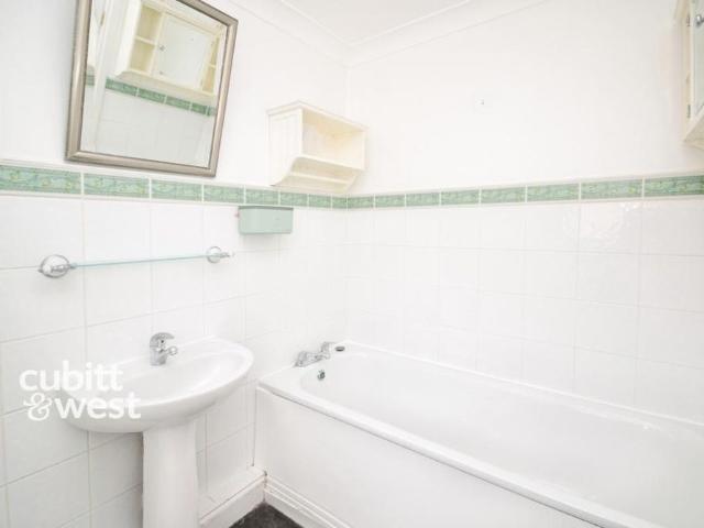 5 bedroom detached house to rent