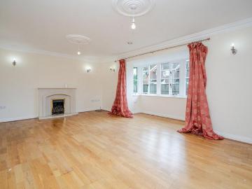 5 bedroom detached house to rent