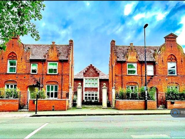 5 bedroom detached house to rent