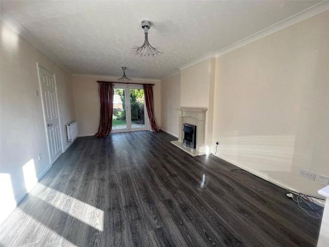 5 bedroom detached house to rent