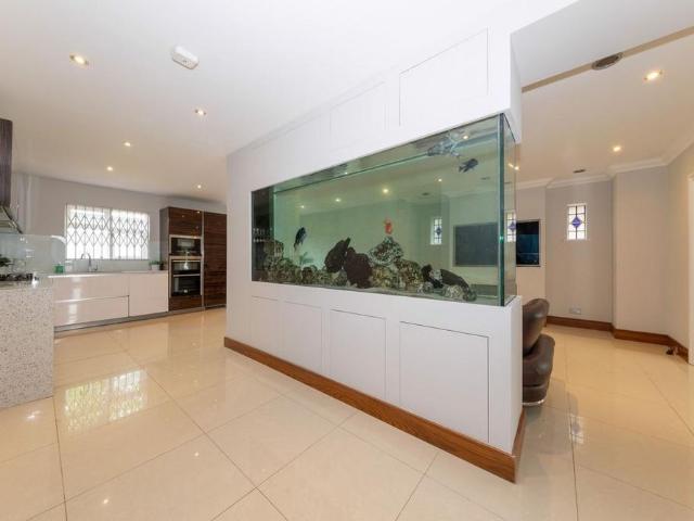 5 bedroom detached house to rent