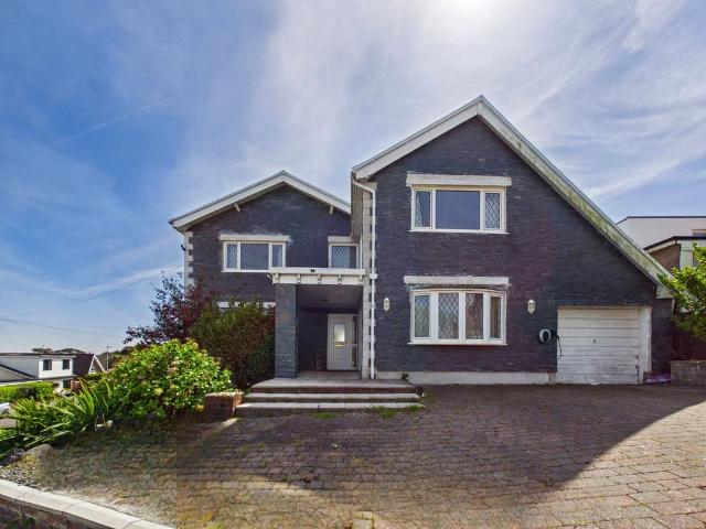 5 bedroom detached house to rent