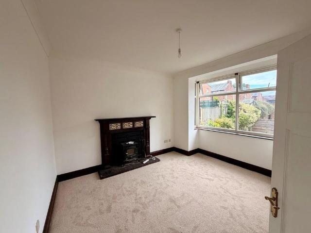5 bedroom detached house to rent