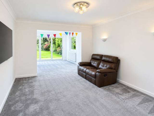 5 bedroom detached house to rent