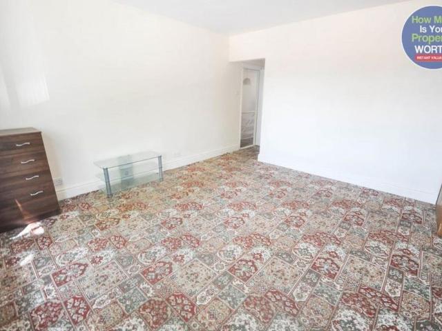 5 bedroom detached house to rent