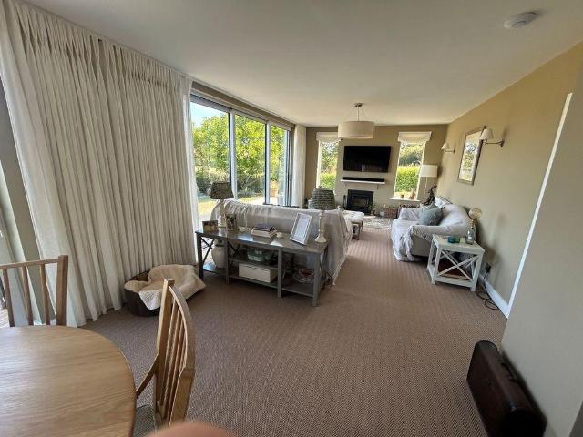5 bedroom detached house to rent