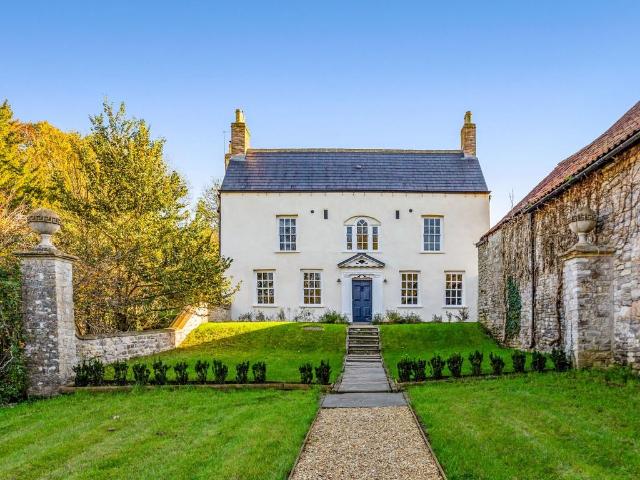 5 bedroom detached house to rent