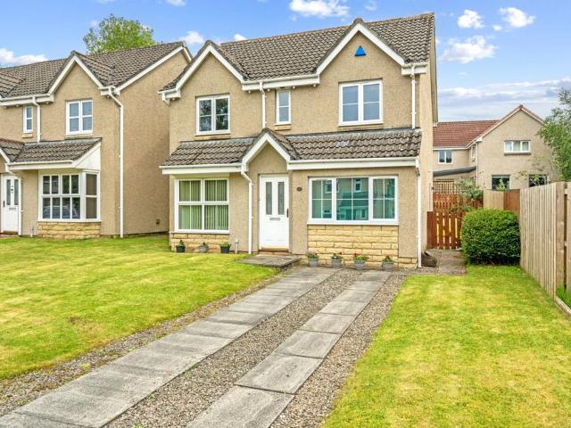 5 bedroom detached house to rent