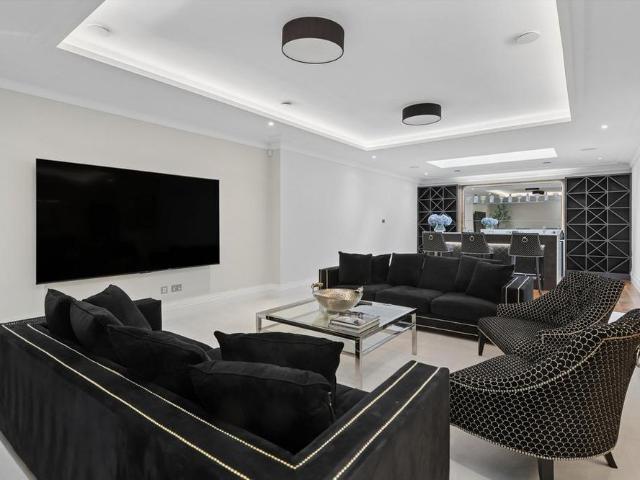 5 bedroom detached house to rent