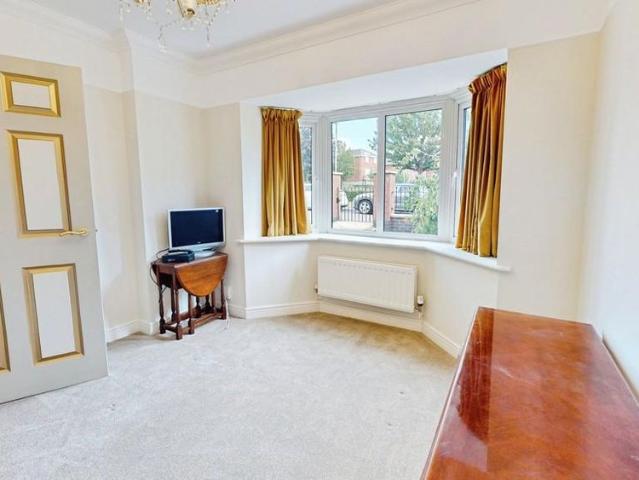 5 bedroom detached house to rent