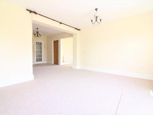 5 bedroom detached house to rent