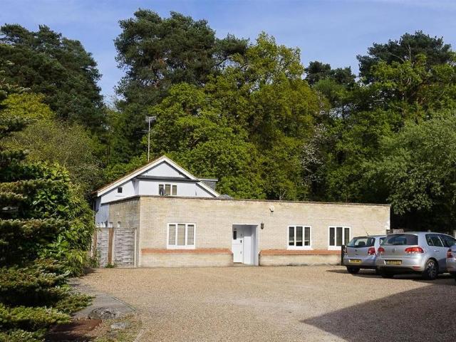 5 bedroom detached house to rent