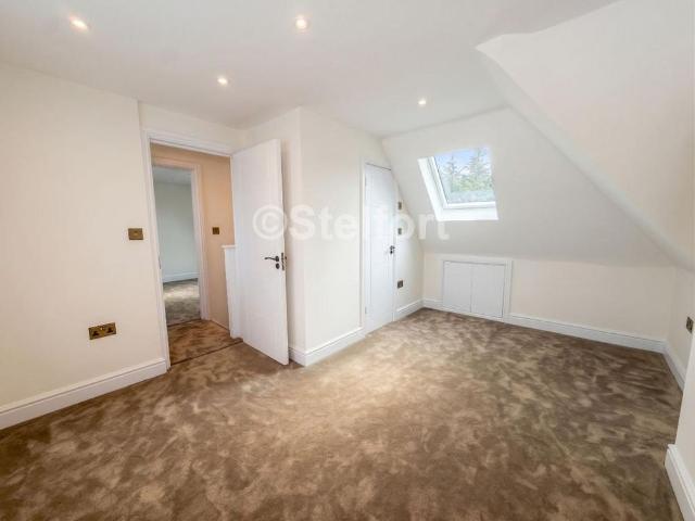 5 bedroom detached house to rent