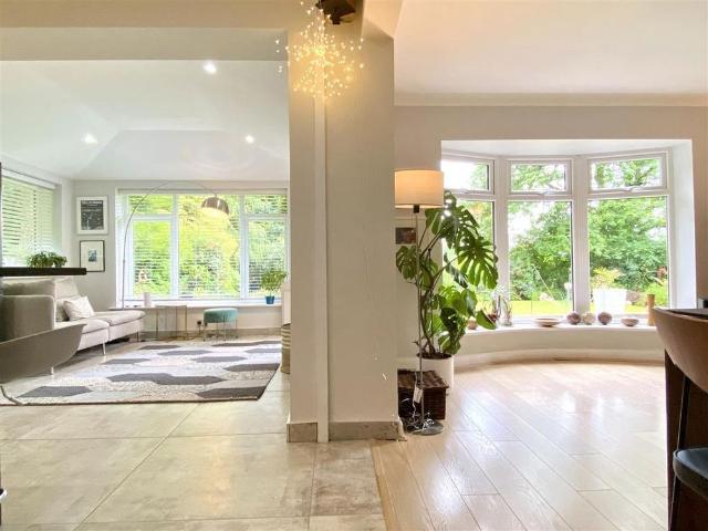 5 bedroom detached house to rent