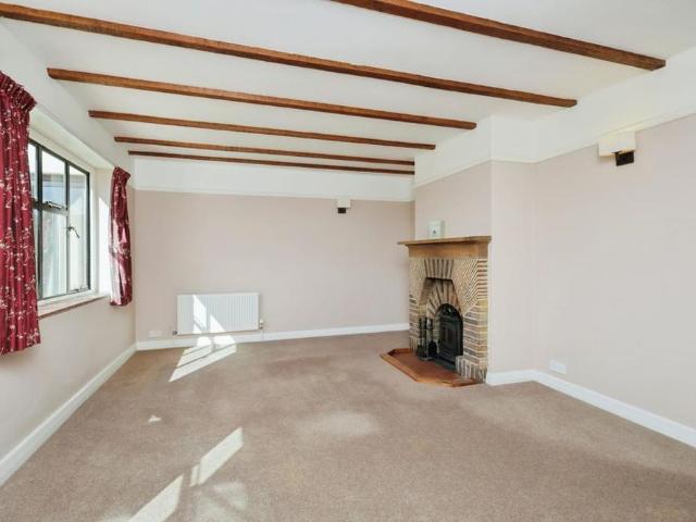 5 bedroom detached house to rent