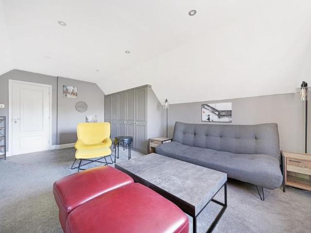 5 bedroom detached house to rent