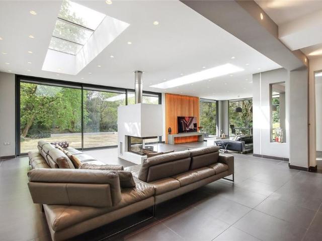 5 bedroom detached house to rent