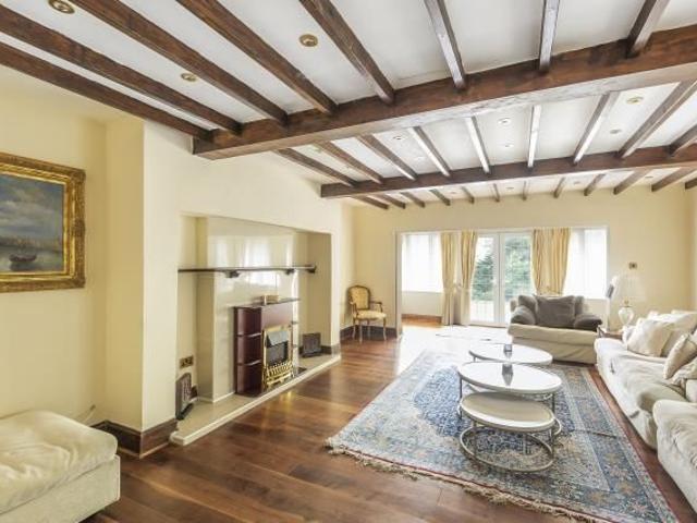 5 bedroom detached house to rent