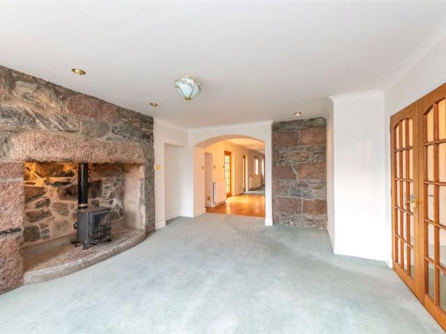 5 bedroom detached house to rent
