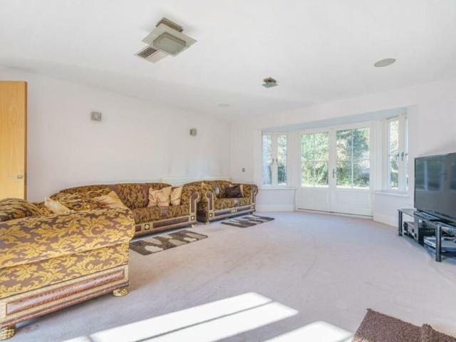 5 bedroom detached house to rent