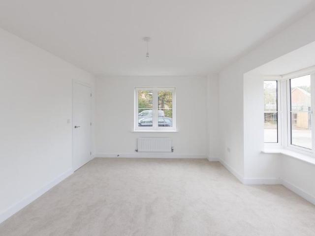 5 bedroom detached house to rent