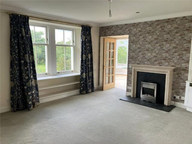 5 bedroom detached house to rent