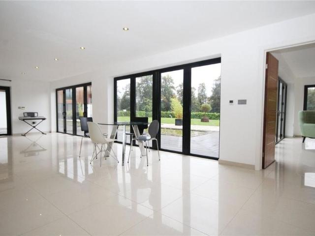 5 bedroom detached house to rent